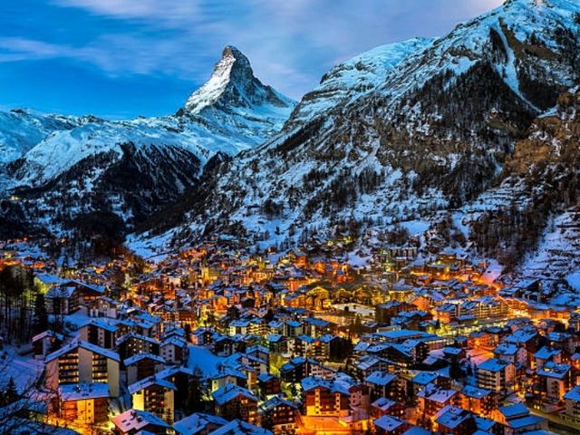 Skiing Beneath the Matterhorn: The Ultimate Zermatt Guide 🇨🇭⛷️