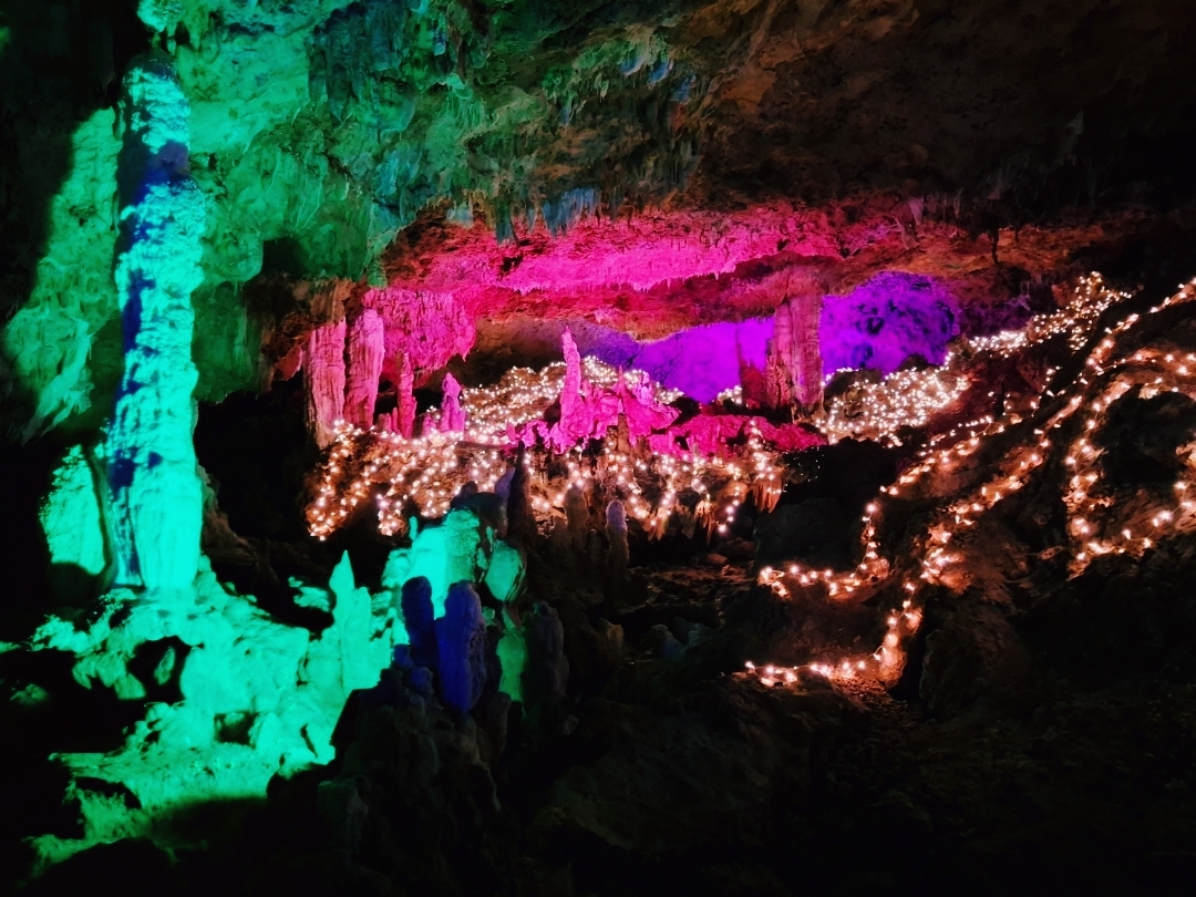 Hang động đá vôi đảo Ishigaki