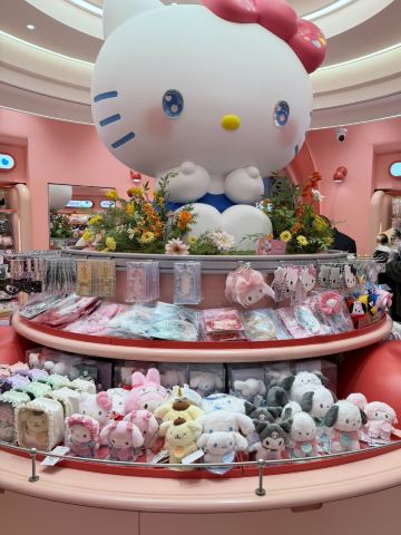 Let's check out the Sanrio Gift Gate in Shanghai🩵🩷. | Trip.com