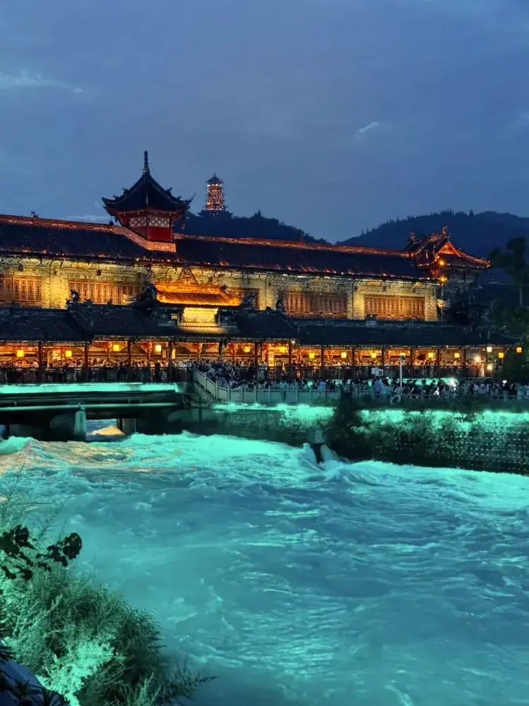 都江堰「藍色眼淚」💙 真實樣貌 + 我的旅遊小撇步