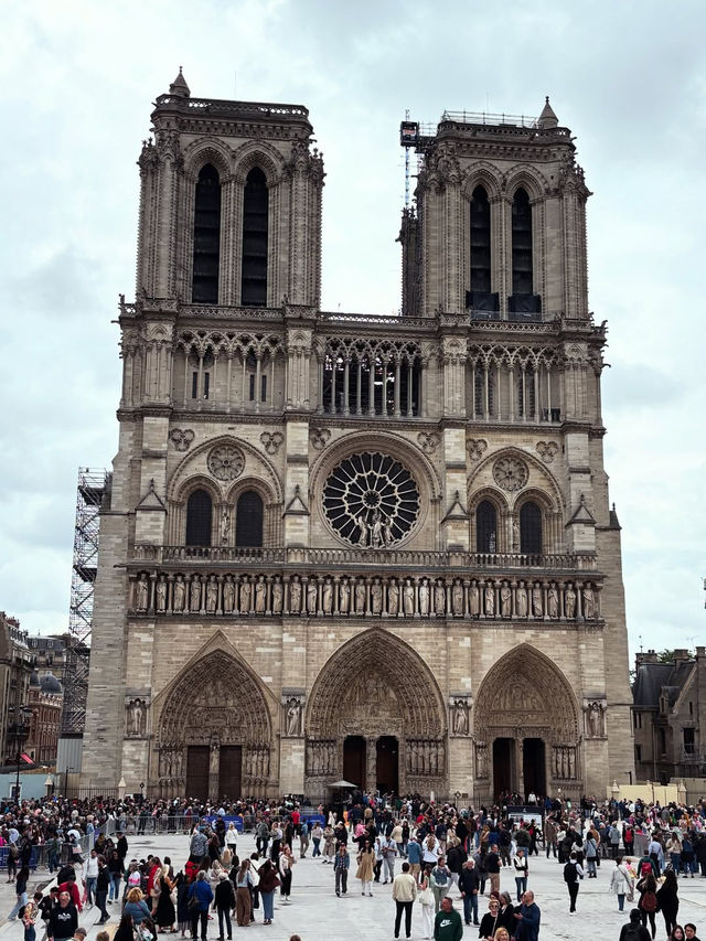 ⛪✨ Notre-Dame Cathedral: Paris’ Timeless Gothic Masterpiece ✨⛪    