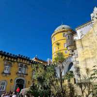 🏰✨ Exploring the Enchanting Pena Palace in Sintra! 🌸👑


