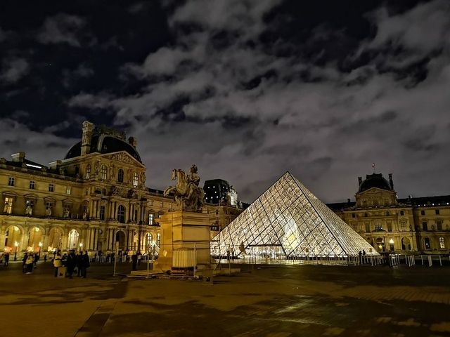 A Day in the Louvre 🎨🖼️