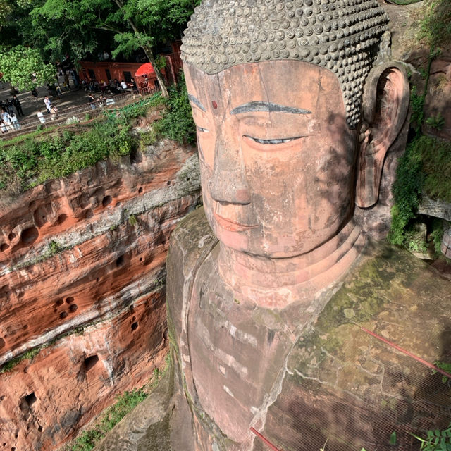 乐山大佛 - The Giant Buddha of Leshan Adventure! 🌟