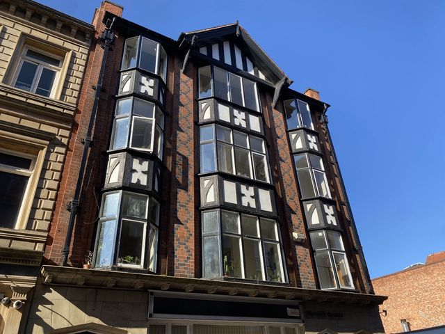 Vibrant Day in Hull City Center 🏙️🌟