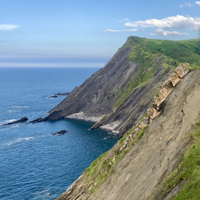 Ribadesella, A Picture-Perfect Fishing Village 🎣🏘️