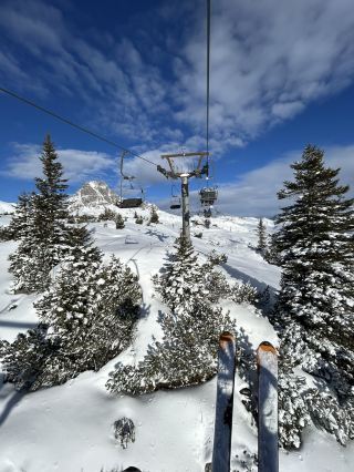 ⛷️ Powder White Paradise: Skiing in Warth-Schröcken with a Lech Connection ❄️
