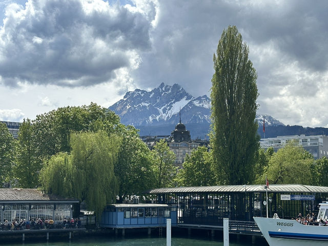 Breathtaking Views and Lakeside Bliss at Luzern Bahnhofquai