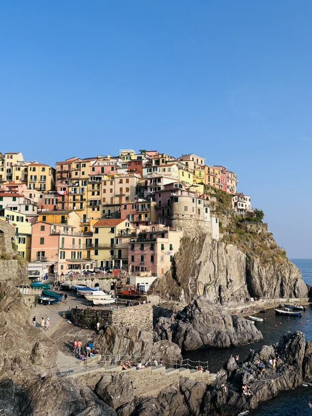🌊 Manarola – The Colorful Jewel of Cinque Terre! 🇮🇹✨