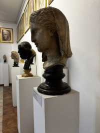 🎨 Unlock Your Eyes to Art: Gallery of Genius Zuraab Tsereleli Right in Moscow's Heart! 