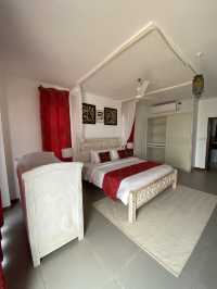 4bedroom all en-suite villa, first row from the beach
