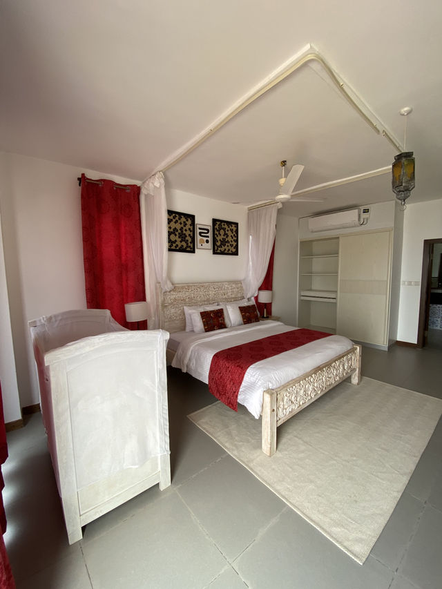 4bedroom all en-suite villa, first row from the beach