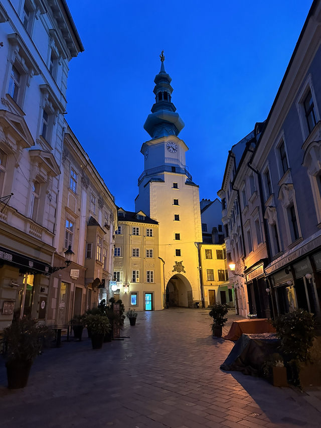 🏰 Bratislava – Charm Along the Danube 🌿✨