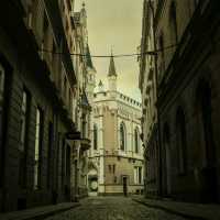 Riga’s Old Town Alleys — Where Time Slows Down 🕰️🌸