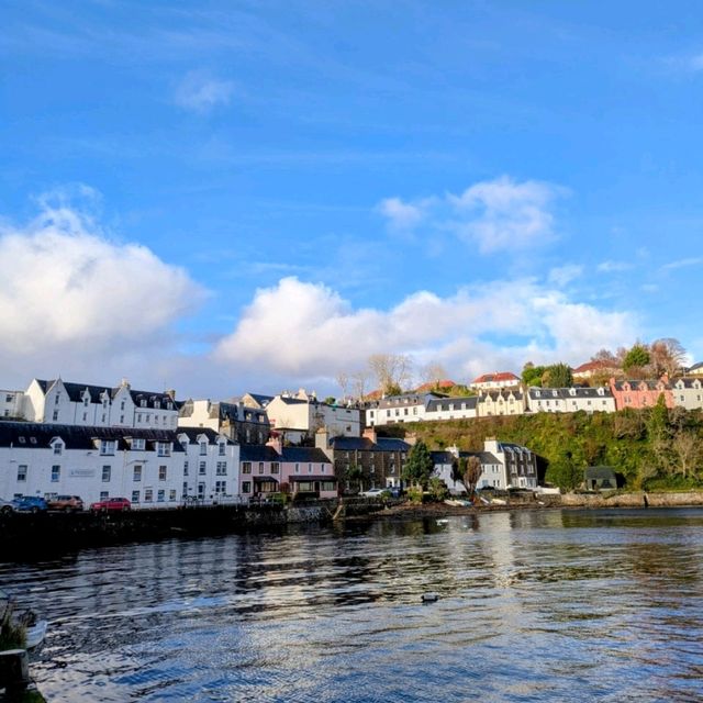 Portree: The Colourful Capital of the Isle of Skye 🏴 Portree: The Colourful Capital of the Isle of Skye 🏴