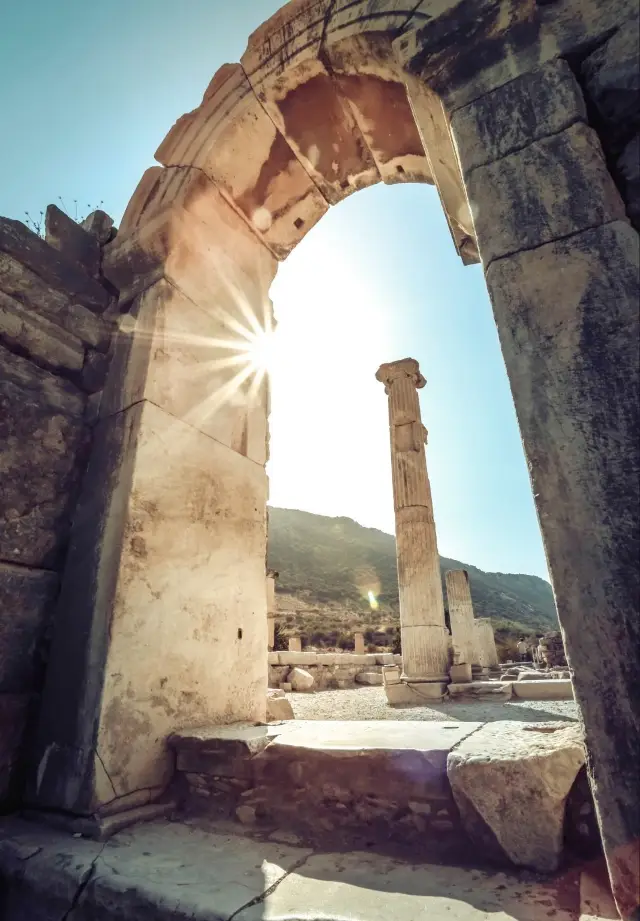 エフェソス古代都市ツアー - 30万人の男性が共有する千年の秘密！