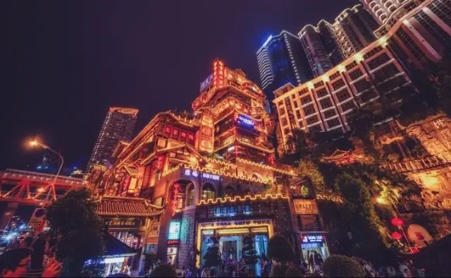Hongya Cave Folklore Area: The beauty of the fusion of nature and culture