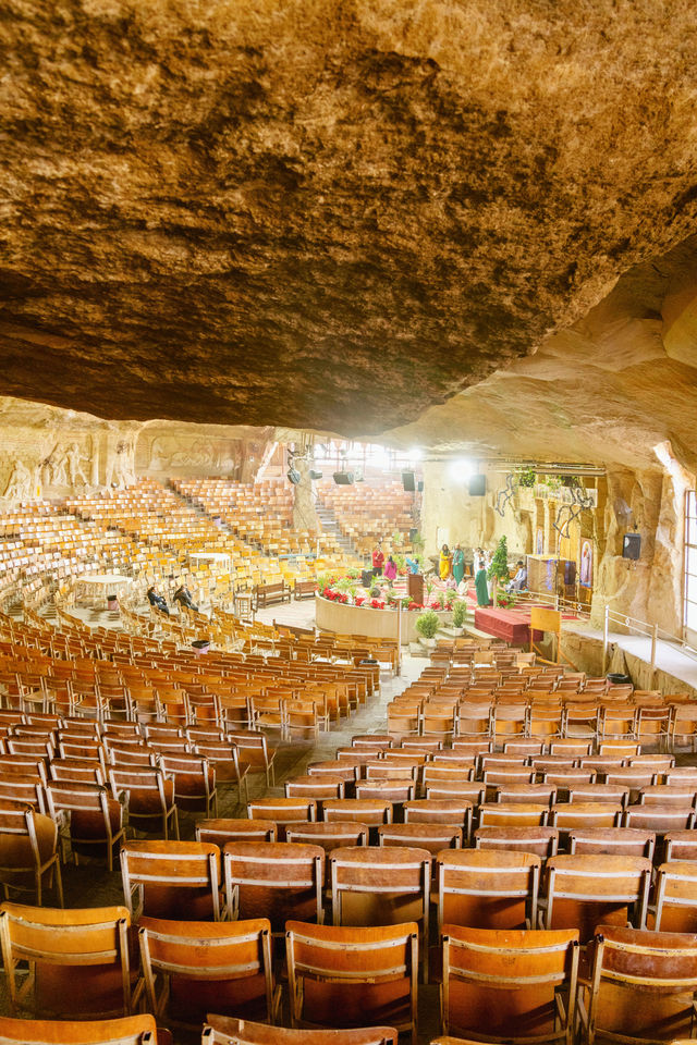 前往洞窟教堂必知的5件事，最骯髒亂的地方藏著最震撼的教堂
