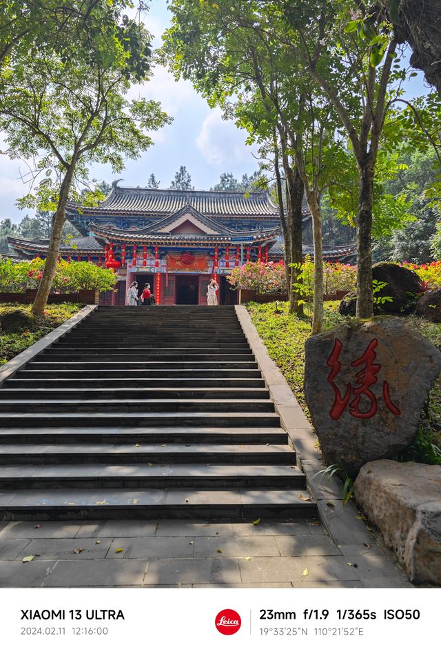 第二天，天氣晴朗，太陽一出，短袖即可，不然爬山會很熱