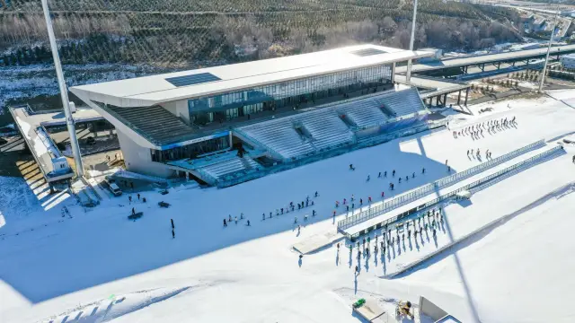 크로스컨트리 스키라는 스키의 한 종류가 있습니다.