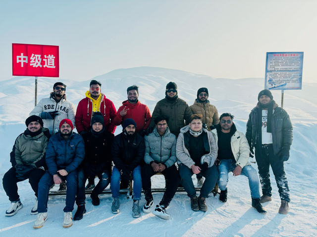 SKIING 