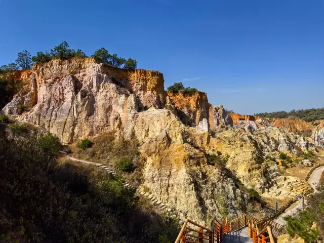 Lu Liang in Qujing, Yunnan, actually hides a unique geographical wonder in the world made up of colorful sand!