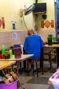 跟著港劇遊香港｜港劇中經常出現的深水埗鴨寮街