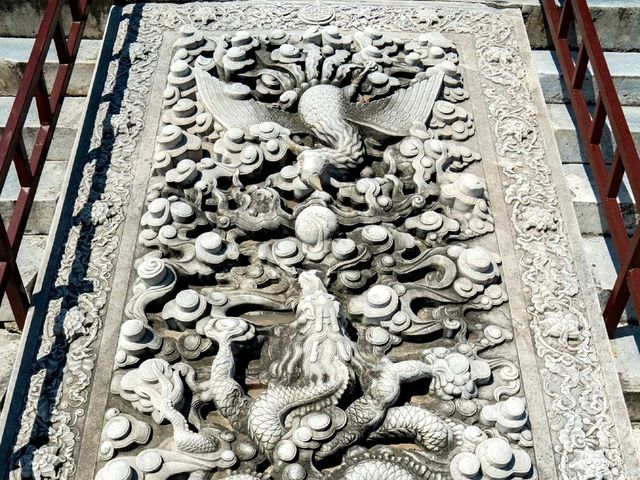 清東陵位於河北省唐山市，國家5A級旅遊景區，中國現存規模最宏大、體系最完整、布局最得體的帝王陵墓建築群，世界文化遺產之一