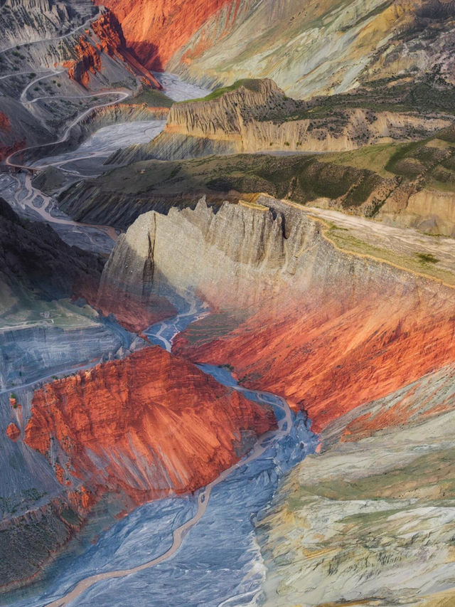 新疆天山的北麓瑰寶，「大地的血管」——安集海大峽谷！