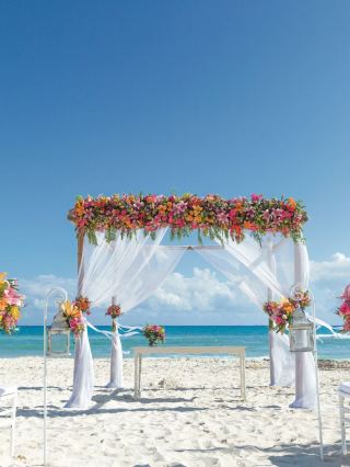 🌴🏨 Playa del Carmen's All-Inclusive Paradise 🍹✨