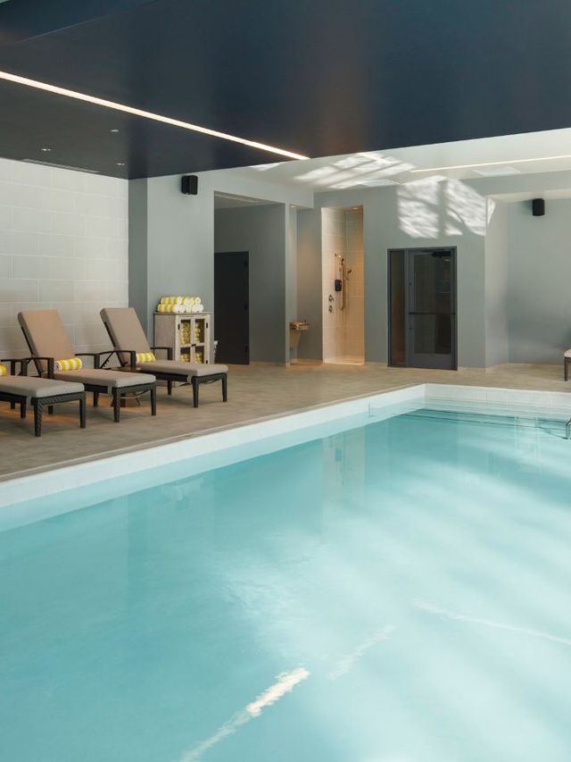 🌟 South Bend's Suite Spot: Hilton's Luxe & Locale 🏨✨