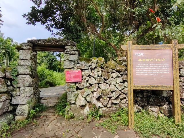 海南海口東潭古村。