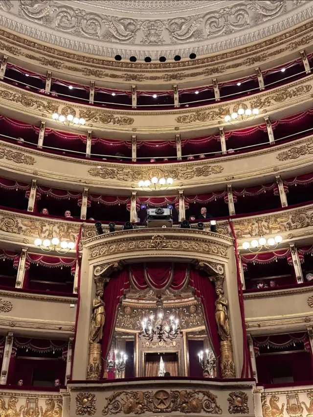 Watch ballet at Scala theater Milan 