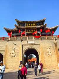 李家大院。
