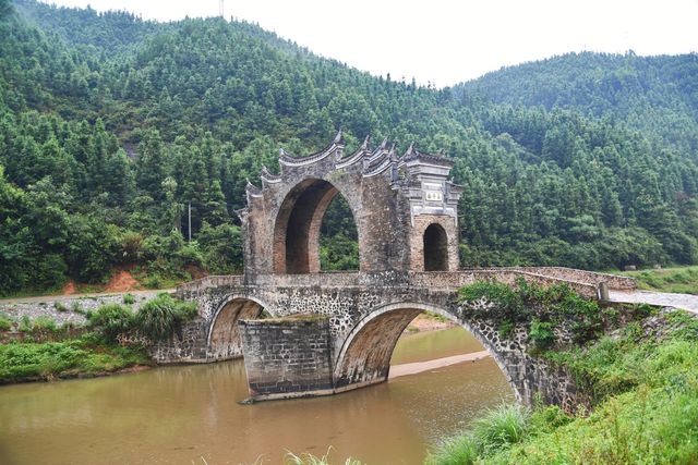 奇特大太平橋。