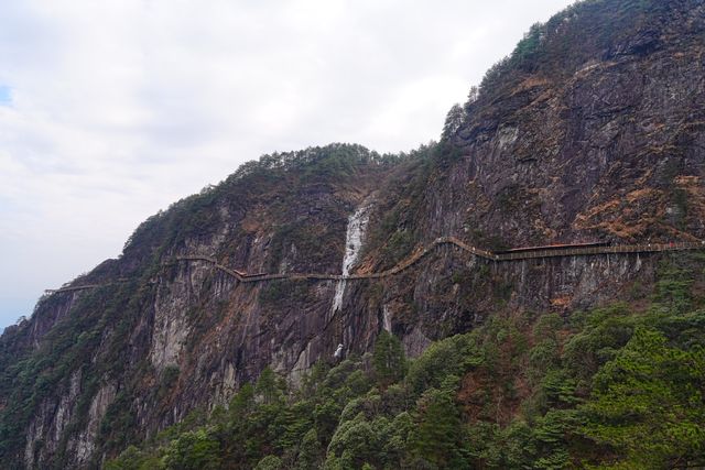 明月山