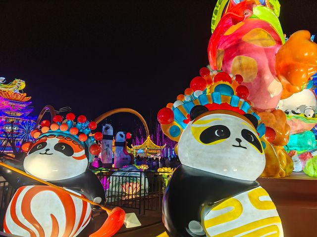 來成都看一場免費的熊貓燈會吧