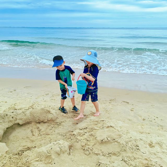 奔赴海口沙灘，擁抱湛藍大海與金色暖陽