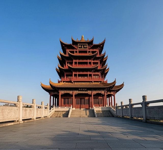 「登黃鶴樓，俯瞰長江的壯麗風光」