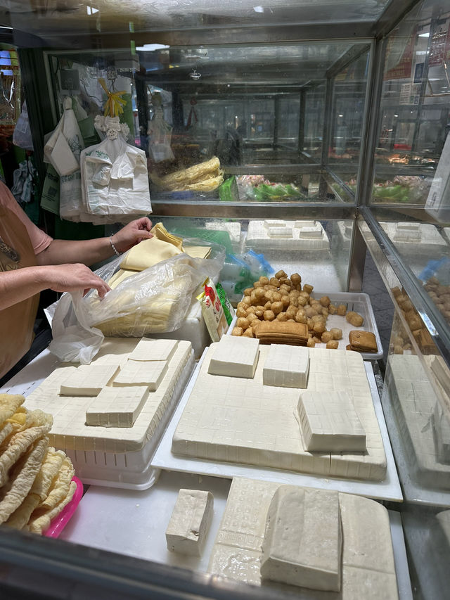 🎣🎣Market N1: Sanya’s Vibrant Fresh Produce Paradise* 🍍  
