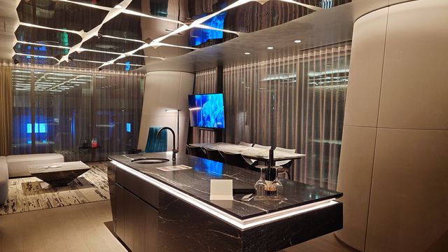 暗黑風格嘅墨爾本W酒店驚喜套房，泳池都幾型