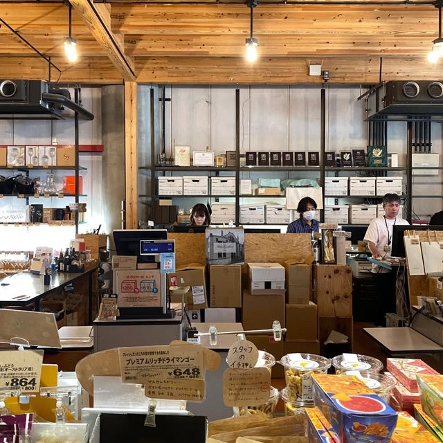 🌟大阪探店天花板購物！Takamura Wine & Coffee Roasters鐵皮屋頂下的寶藏社區店☕️