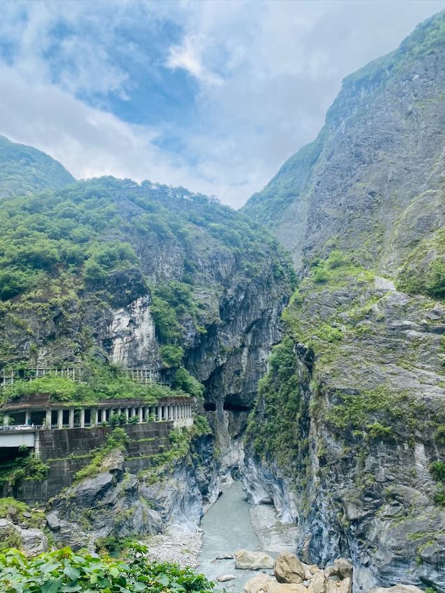 太魯閣峽谷：大理石峽谷的地質詩篇，台灣東部的自然奇觀