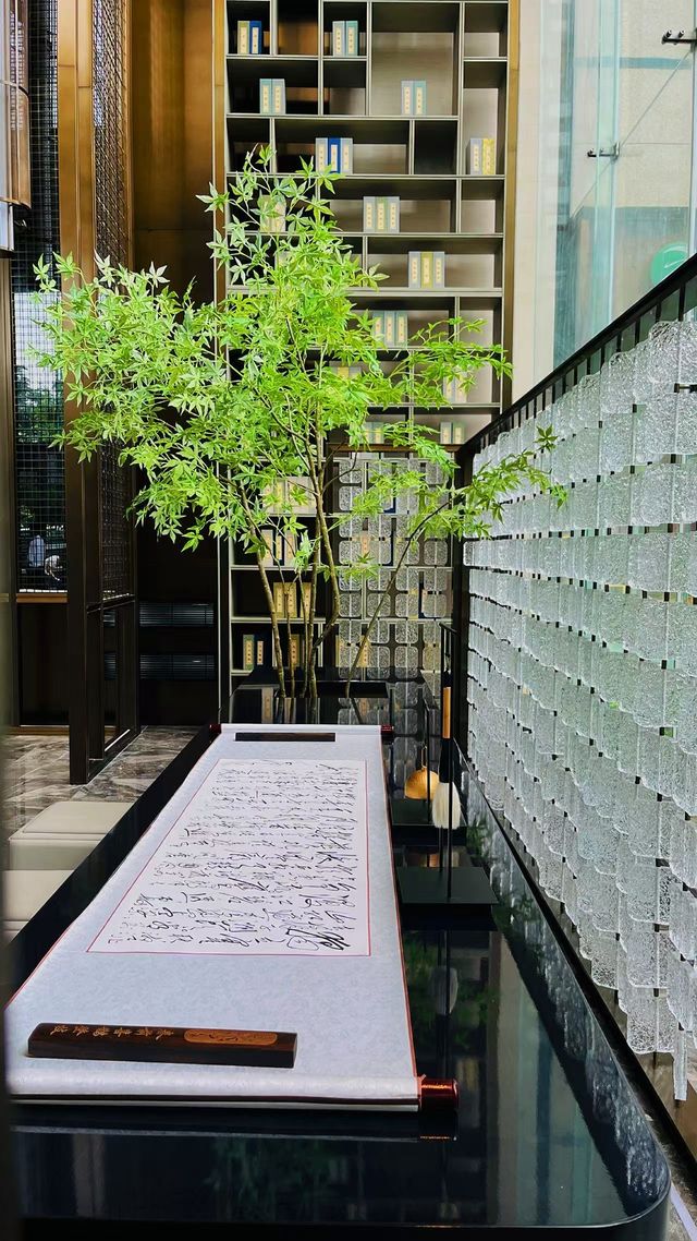 入住 · 雅緻旗艦店 總有人問，旅行的意義是什麼？ 我想，是在某個陌生城市裡，遇見讓人心動的光影與