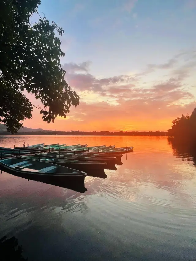 Hangzhou West Lake Sunrise Glow