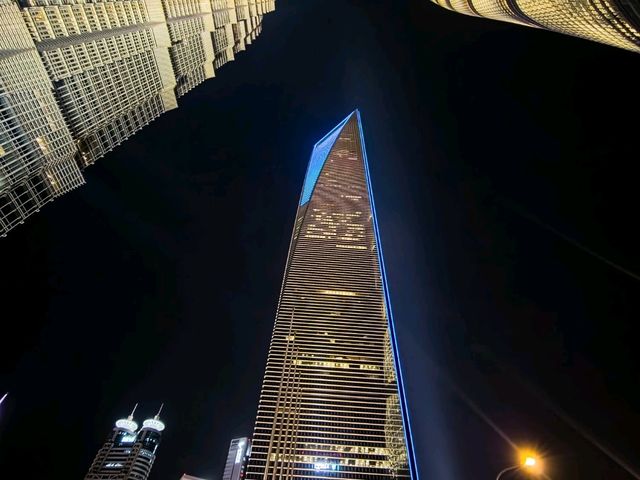 LUJIAZUI TOWERS SHINES BEST AT SUNSET