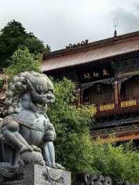 #天水淨土寺｜千年古剎藏在仙人崖，陰雨天氛圍感拉滿！   隱世古剎！四大石窟外的禪意秘境！  