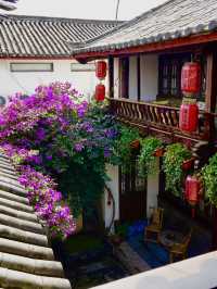 麗江古城的納西風情四合院|豆花名宿