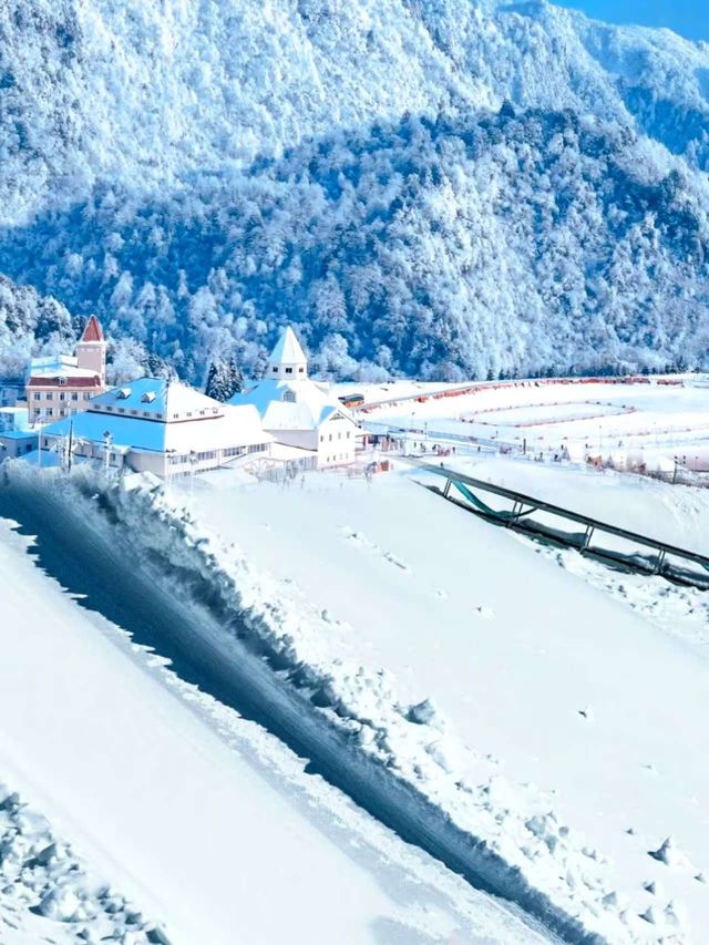 成都周邊“小瑞士”‖西嶺雪山超全遊玩攻略，滑雪看雲海