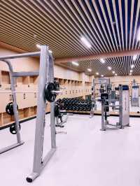 【海邊自律天堂！負一層藏了個健身王國】